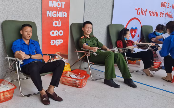 Anh Đoàn Văn Thắng tham gia hiến máu tình nguyện do huyện Tiên Yên phát động. (Ảnh nhân vật cung cấp)