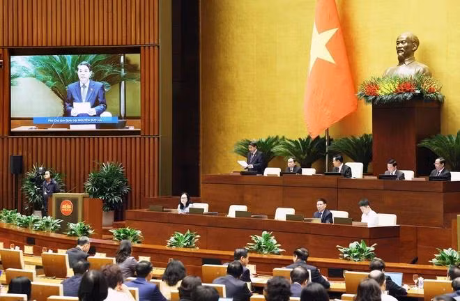 Phó Chủ tịch Quốc hội Nguyễn Đức Hải điều hành chất vấn và trả lời chất vấn. (Ảnh: Nhan Sáng/TTXVN)