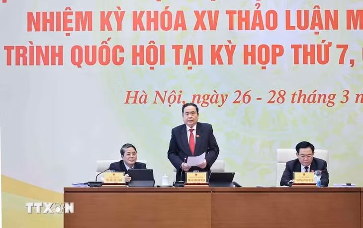 Phó Chủ tịch Thường trực Quốc hội Trần Thanh Mẫn điều hành phiên thảo luận về dự án Luật Bảo hiểm xã hội-sửa đổi. (Ảnh: Minh Đức/TTXVN)