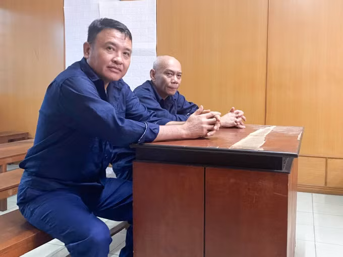 Bị cáo Nguyễn Khắc Việt (phải) và Trần Cẩm Tú tại tòa hôm nay. Ảnh: Hải Duyên