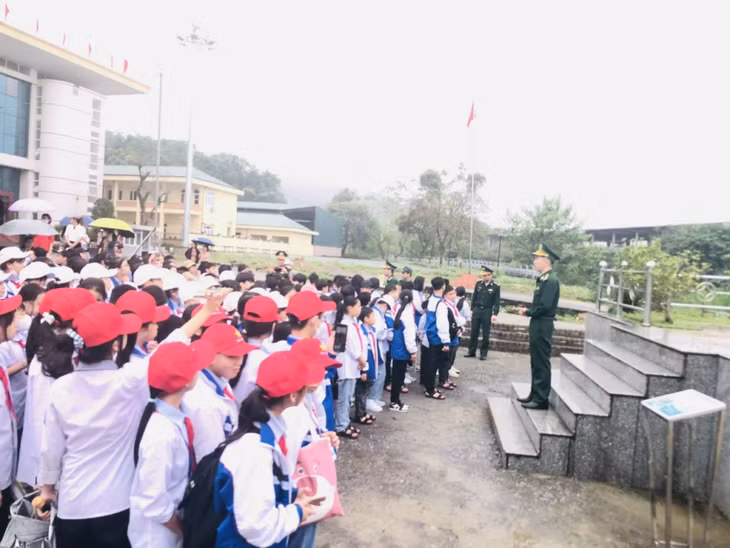 Tiết học biên cương