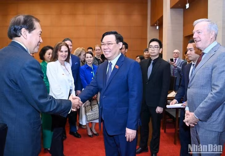 Chủ tịch Quốc hội Vương Đình Huệ với các doanh nghiệp Hội đồng Kinh doanh Hoa Kỳ-ASEAN tại cuộc làm việc. (Ảnh: DUY LINH)