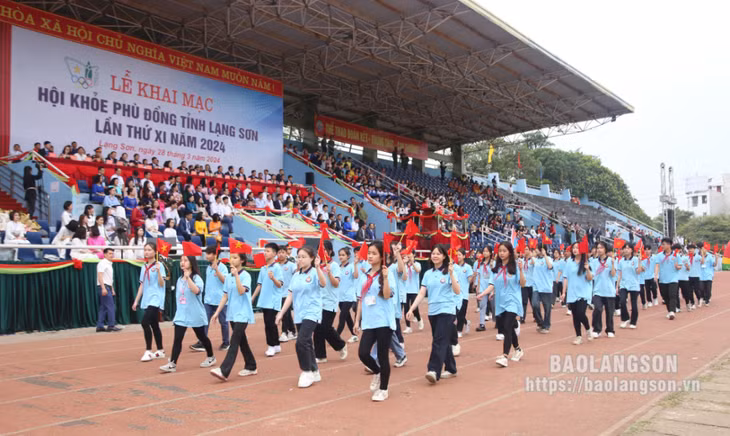 Đoàn vận động viên tham gia diễu hành tại Hội khoẻ Phù Đổng tỉnh