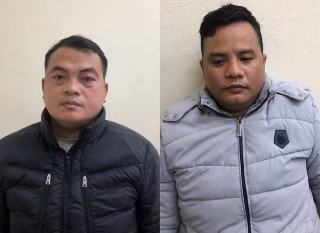 Hai đối tượng nhiều tiền án rủ nhau đi móc túi tại điểm chờ xe buýt. Ảnh: Công an cung cấp