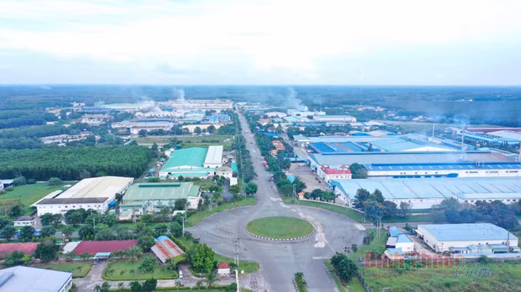 Theo Kế hoạch hành động về tăng trưởng xanh trên địa bàn tỉnh Bình Phước giai đoạn 2024-2030 xác định trước mắt lựa chọn 3 KCN thu hút nhà đầu tư phù hợp với mục tiêu xây dựng KCN sinh thái. Trong ảnh: KCN Minh Hưng - Hàn Quốc, TX. Chơn Thành - Ảnh: Phú Quý