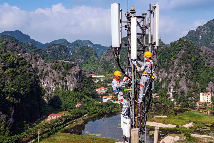 Viettel đã trả hơn 7500 tỷ đồng để vượt qua các đối thủ khác lấy được “băng tần vàng” 5G. Đây là mức giá cao hơn mức giá mà các chuyên gia đã dự báo trước đó.
