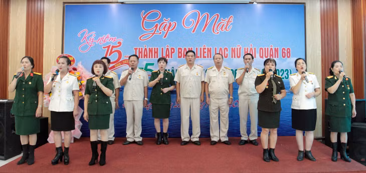 Tiết mục văn nghệ của các CCB tại buổi gặp mặt kỷ niệm 15 năm thành lập Ban liên lạc nữ Hải quân 68 Quảng Ninh (tháng 7/2023).