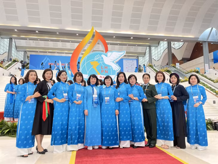 Đoàn đại biểu phụ nữ tỉnh Quảng Ninh dự Đại hội đại biểu phụ nữ toàn quốc lần thứ XIII, tháng 3/2022.