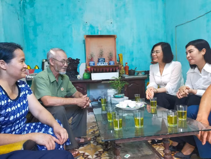 Hội LHPN tỉnh Quảng Ninh chăm lo cho các đối tượng chính sách.