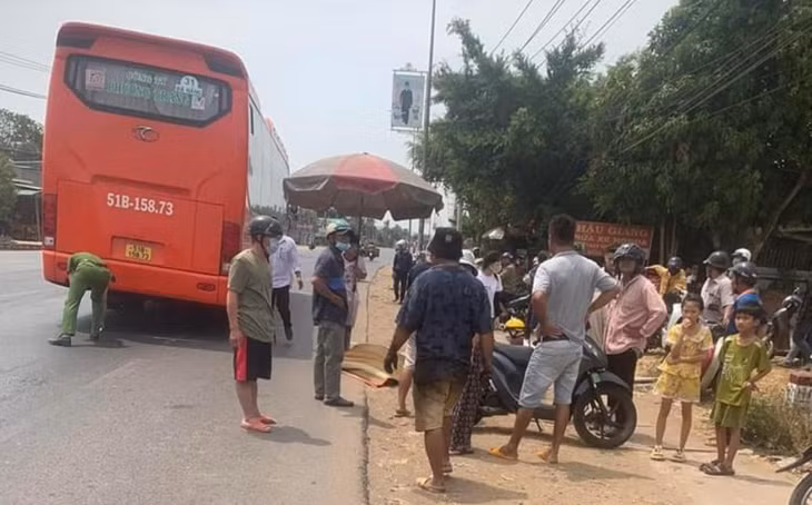 Hiện trường vụ va chạm khiến người phụ nữ đi xe máy tử vong tại chỗ ở xã Suối Cát, huyện Xuân Lộc.