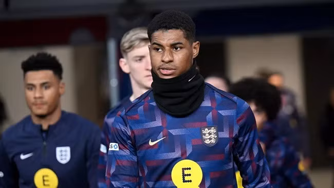 Rashford ngồi dự bị xem trận Bỉ.