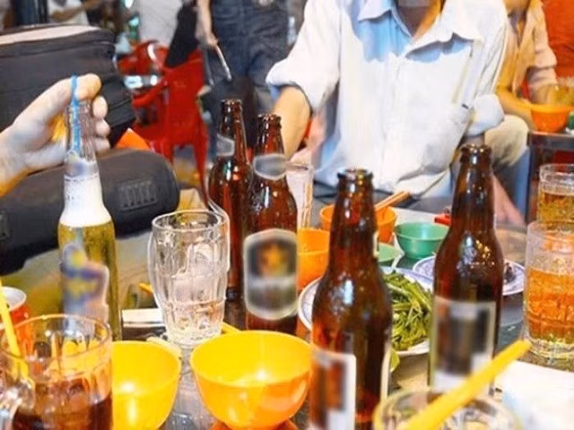 Phải áp dụng hình thức thanh toán không dùng tiền mặt nhằm kiểm soát hoạt động mua và nhận hàng đối với người chưa đủ 18 tuổi.