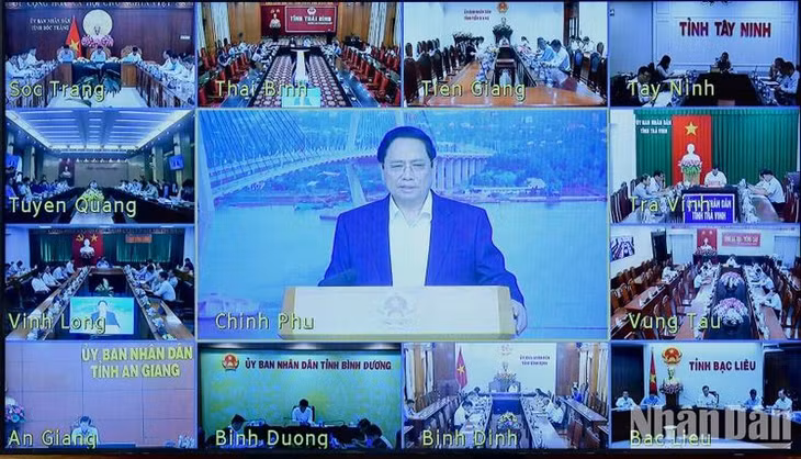 Hội nghị diễn ra dưới hình thức trực tiếp tại Trụ sở Chính phủ và trực tuyến đến các tỉnh, thành phố có các dự án trọng điểm đi qua.
