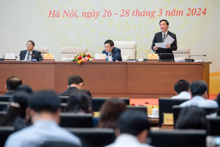 Phó Chủ tịch Quốc hội Nguyễn Khắc Định điều hành nội dung phiên họp.