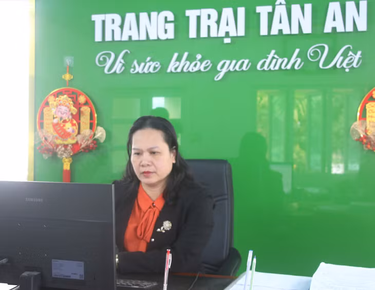 Doanh nhân Phạm Thị Nguyệt Dung luôn không ngừng học hỏi, nghiên cứu phát triển những nông sản sạch, an toàn.