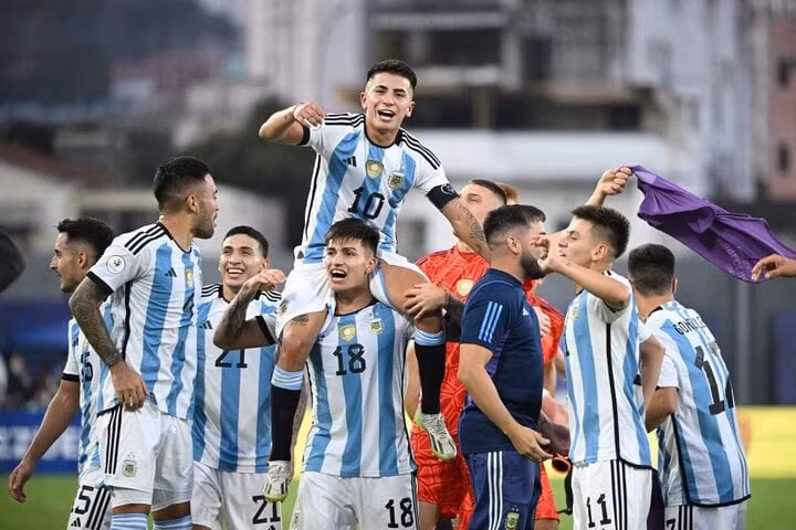 Olympic Argentina vào bảng tử thần.