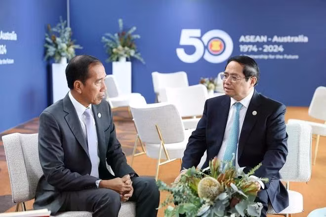Thủ tướng Phạm Minh Chính gặp Tổng thống Indonesia Joko Widodo. (Ảnh: Dương Giang/TTXVN)
