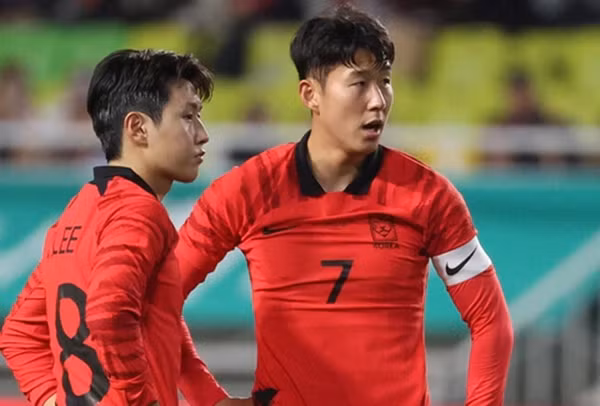 Vụ việc giữa Lee Kang-in và Son Heung-min tạo ảnh hưởng xấu với bóng đá Hàn Quốc.