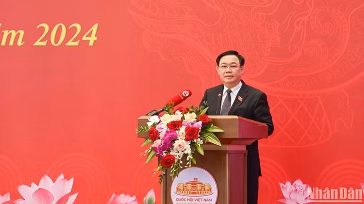 Chủ tịch Quốc hội cho biết Ủy ban Thường vụ Quốc hội chỉ đạo đẩy mạnh truyền thông, thông tin kịp thời đến cử tri, nhân dân các luật, nghị quyết của Quốc hội.