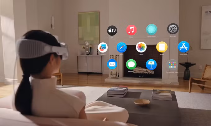 Giao diện visionOS và người dùng có thể tương tác với các icon, nội dung bằng cử chỉ tay và giọng nói. Ảnh: Apple