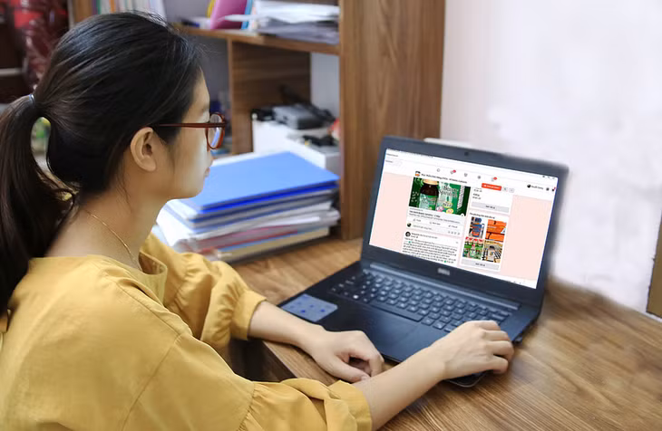 Người tiêu dùng cần tìm hiểu kỹ trước khi chọn mua thực phẩm chức năng trên mạng xã hội. Ảnh: Quang Thái