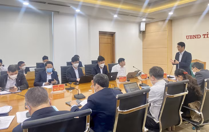 Đồng chí Phạm Văn Thành, Phó Chủ tịch UBND tỉnh phát biểu tại hội nghị.