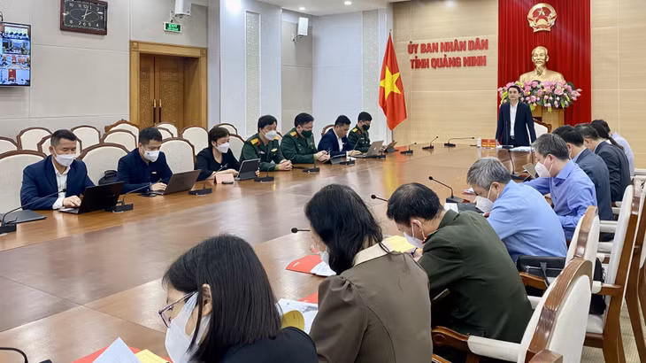 Đồng chí Phạm Văn Thành, Phó Chủ tịch UBND tỉnh phát biểu tại cuộc họp.