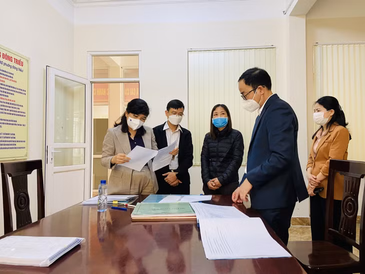 Đoàn giám sát kiểm tra hoạt động tiếp công dân và quy trình tiếp nhận, xứ lý, giải quyết khiếu nại, tố cáo tại UBND phường Đông Triều.