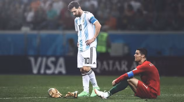 Vinh quang ở World Cup luôn lẩn tránh Messi và Ronaldo nhiều năm qua. Ảnh: B/R.