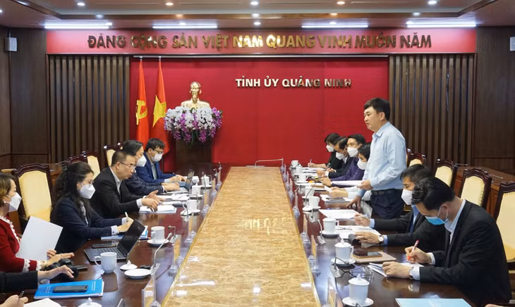 Quang cảnh buổi làm việc.