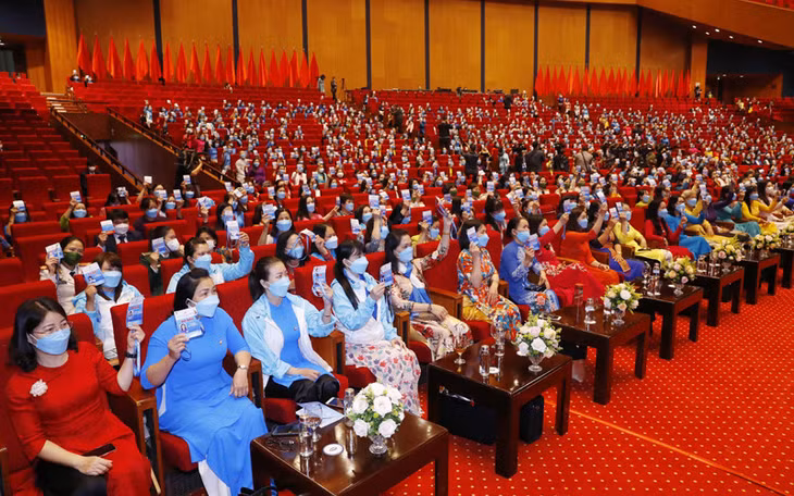 Đại hội biểu quyết thông qua Điều lệ Hội Liên hiệp Phụ nữ Việt Nam (sửa đổi, bổ sung).