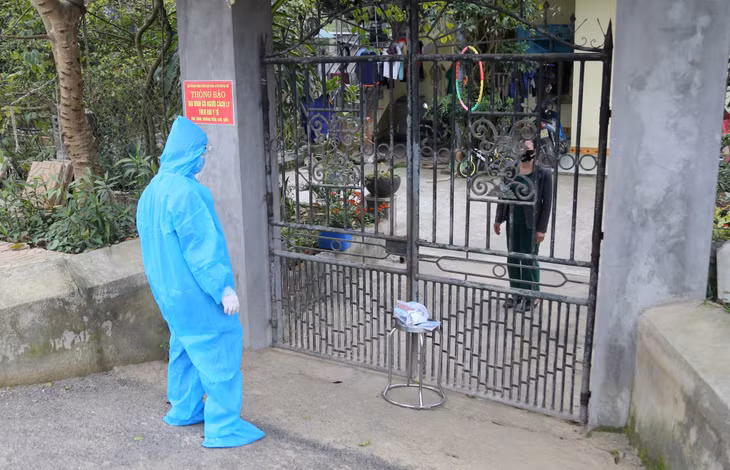 Các trường hợp F0 cách ly điều trị tại nhà được phát thuốc và hướng dẫn kĩ càng việc theo dõi sức khỏe, điều trị triệu chứng thể nhẹ.
