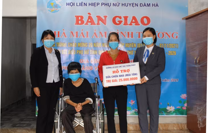 Hội LHPN huyện Đầm Hà cùng nhà hảo tâm trao 