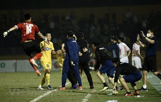 Vong 3 V-League: Song Lam Nghe An ha HAGL, Hai Phong tiep tuc dan dau hinh anh 1