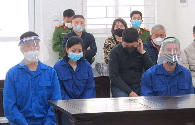 Các bị cáo tại phiên toà.