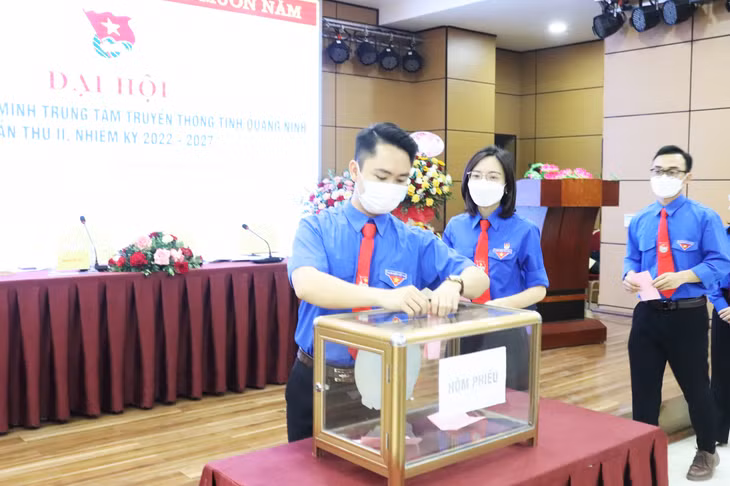 Bỏ phiếu bầu BCH Đoàn Thanh niên Trung tâm Truyền thông tỉnh Quảng Ninh lần thứ II nhiệm kỳ 2022 - 2027.
