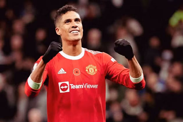 Varane là chốt chặn hàng đầu của Man United.