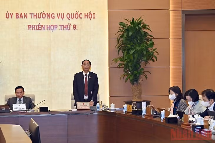 Phó Chủ tịch Quốc hội Trần Quang Phương điều hành nội dung phiên họp. (Ảnh Duy Linh)