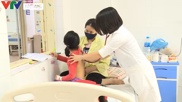 Gia tăng các bệnh hô hấp ở trẻ khi thời tiết nồm ẩm kéo dài - Ảnh 1.