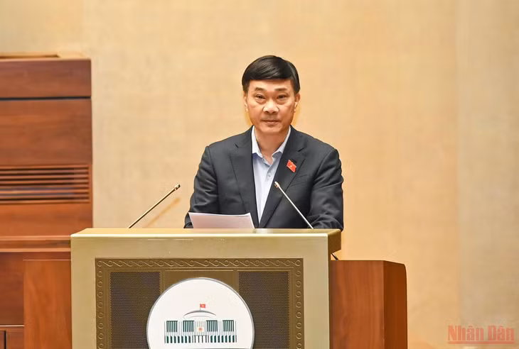 Chủ nhiệm Ủy ban Kinh tế Vũ Hồng Thanh trình bày Báo cáo tiếp thu, giải trình, chỉnh lý dự án Luật. (Ảnh: DUY LINH)
