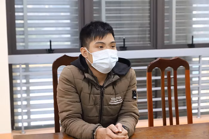 Đối tượng truy nã Trần Văn Linh tại cơ quan Công an huyện Mèo Vạc.