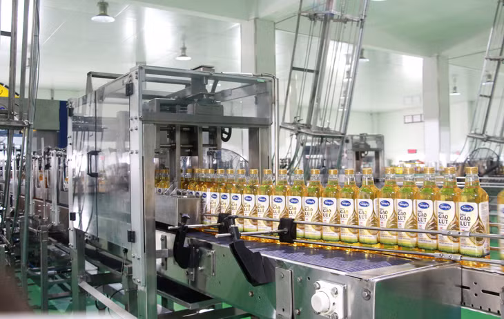 Tăng trưởng kinh tế quý I/2022 của tỉnh đạt 8,02%. Trong ảnh: Sản xuất dầu thực vật tại Công ty TNHH Dầu thực vật Cái Lân.