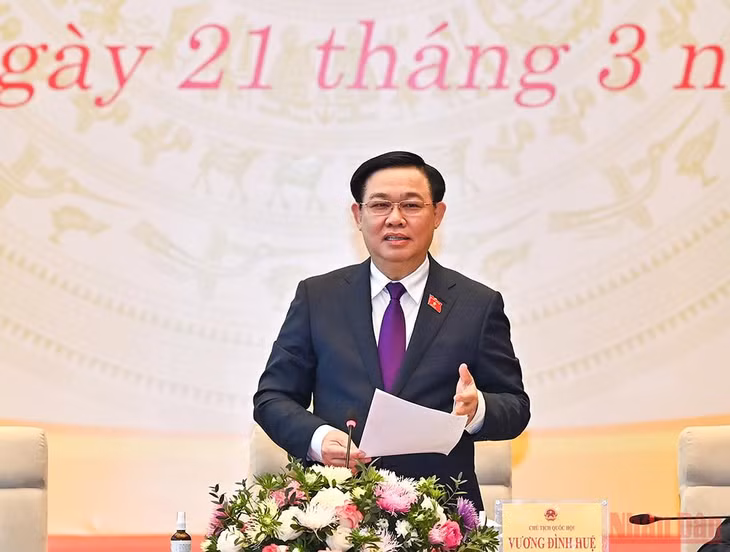 Chủ tịch Quốc hội Vương Đình Huệ phát biểu ý kiến tại buổi gặp mặt. (Ảnh: Duy Linh)