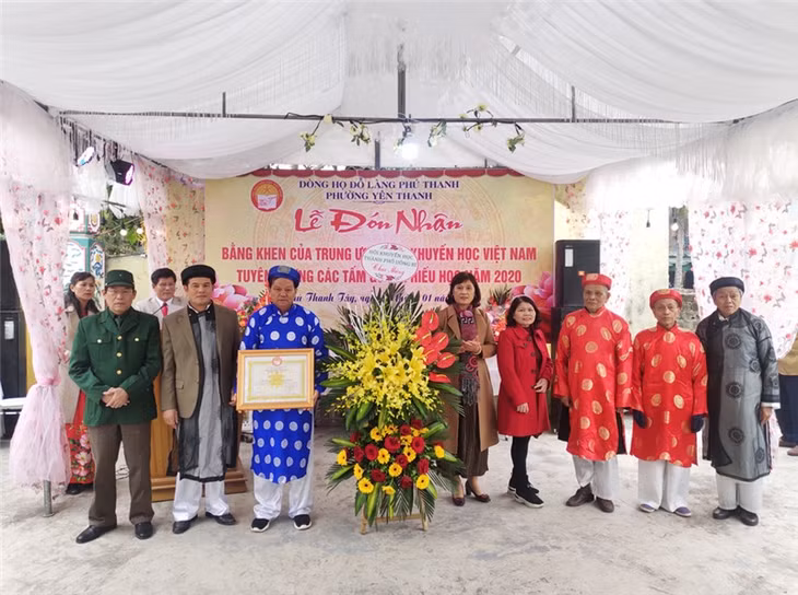 Dòng họ Đỗ (khu Phú Thanh Tây, phường Yên Thanh, TP Uông Bí) vinh dự được Trung ương Hội Khuyến học Việt Nam tặng bằng khen vì thành tích xuất sắc trong phong trào thi đua xây dựng các mô hình học tập năm 2020.