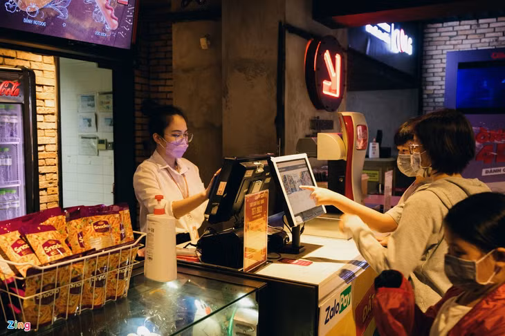 Rạp phim tiếp tục gặp khó khăn vì dịch bệnh. Ảnh: Bá Ngọc.