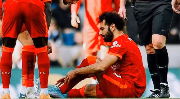Salah dính chấn thương trong trận gặp Brighton.
