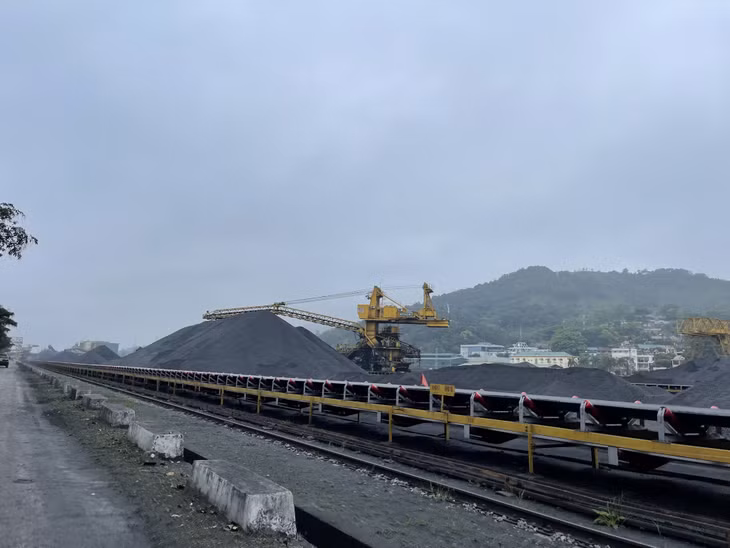 Dây chuyền chế biến than của Công ty Tuyển Than Cửa Ông.