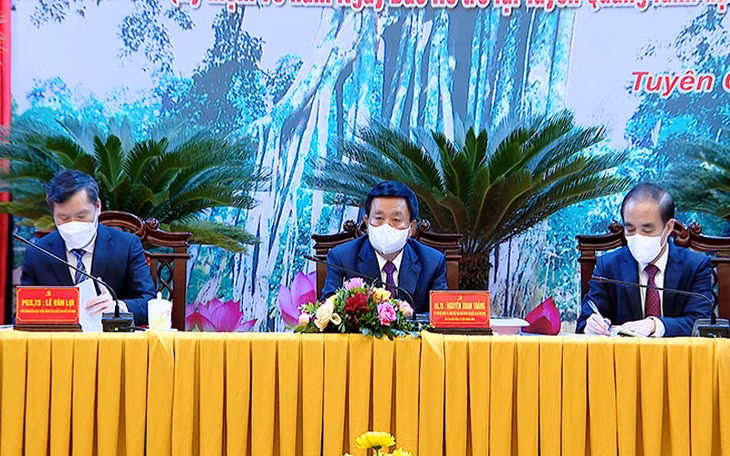 Các đồng chí chủ trì hội thảo.