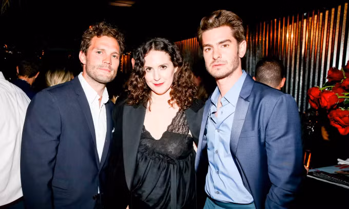 Các sao Hollywood Jamie Dornan, Sara Moonves và Andrew Garfield (thứ tự từ trái qua) dự tiệc tiền Oscar hôm 24/3. Ảnh: W Magazine