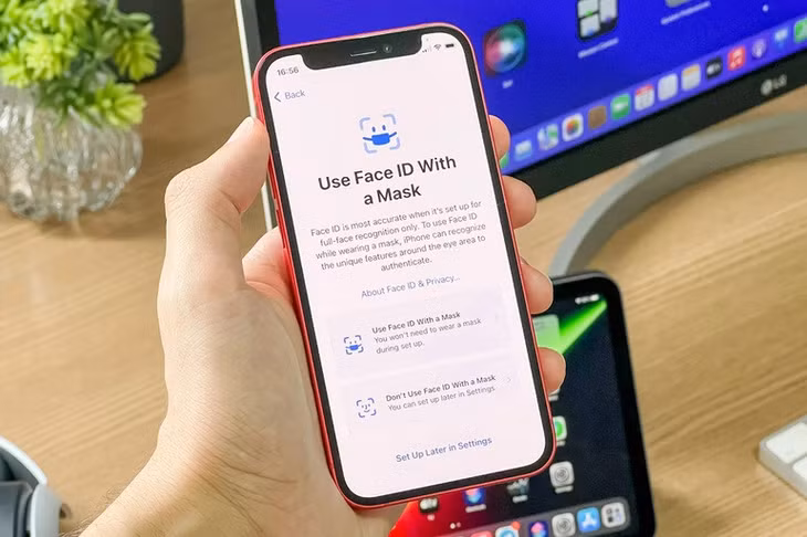 Mở khóa khi đeo khẩu trang là tính năng đã được nhiều người dùng chờ đợi từ lâu (Ảnh: 9to5mac).